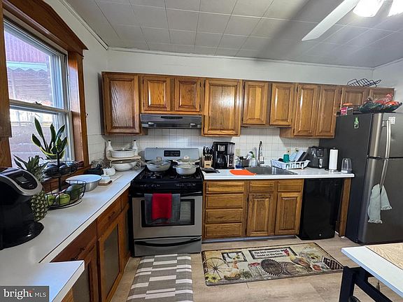 4th image of 3353 Friendship St