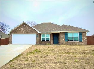 812 Brook St, Gentry, AR 72734