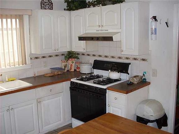 3rd image of 187 Newburgh Ave