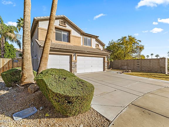 3rd image of 574 W WEATHERBY Place