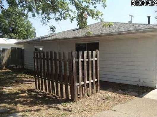 3rd image of 374 Gayle Dr