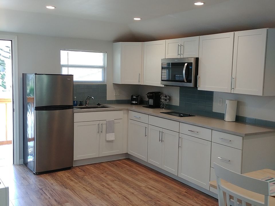 2nd image of 225 Lora St #B