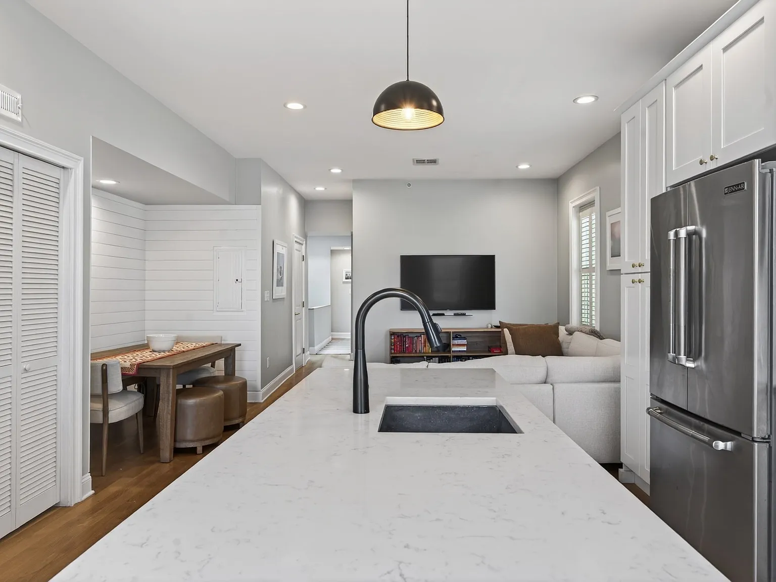 2 bed, 1101 sqft, $3,800 — Photo 3