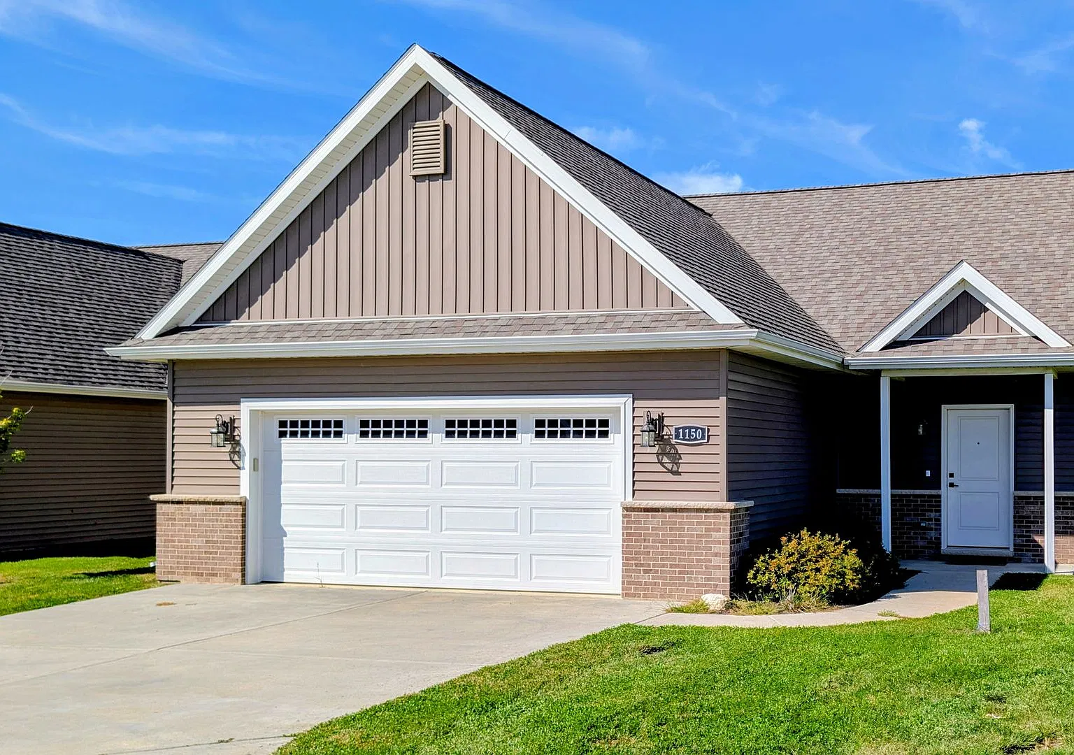 Single-Family House 2-bed/2-bath — Photo 1