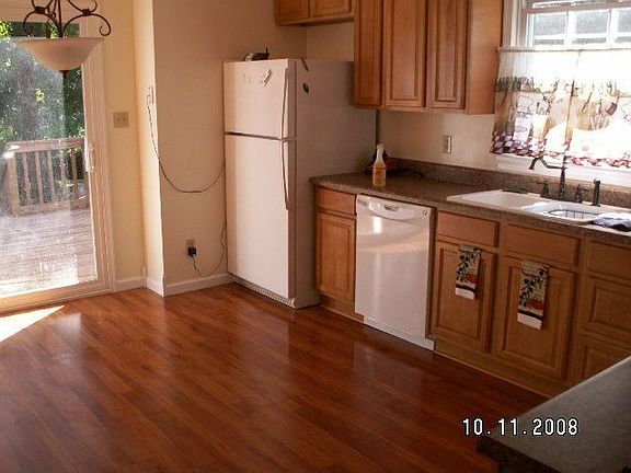 Large Eat-in kitchen