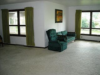 3rd image of 806 Oakmont Pl
