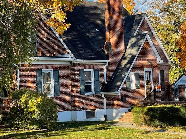 755 N 8th St, Wytheville, VA 24382