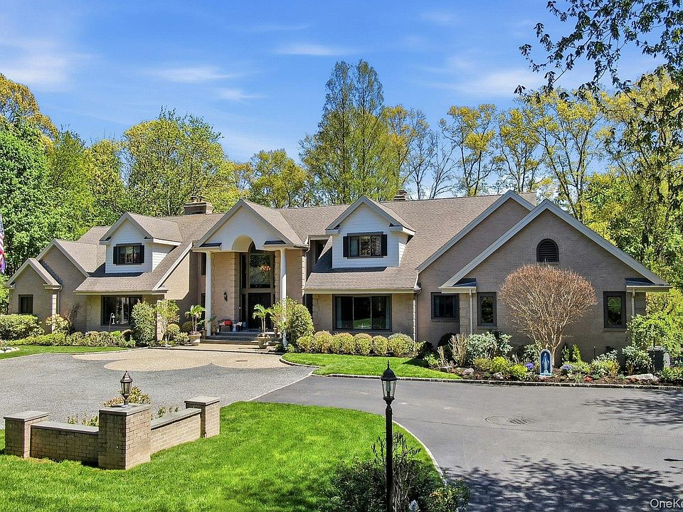 1st image of 10 Fox Meadow Lane