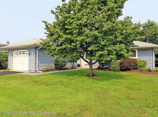 8 Seville Pl, Toms River, NJ 08757