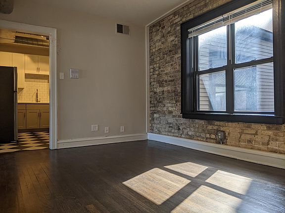 5th image of 2514 N Sacramento Ave #3