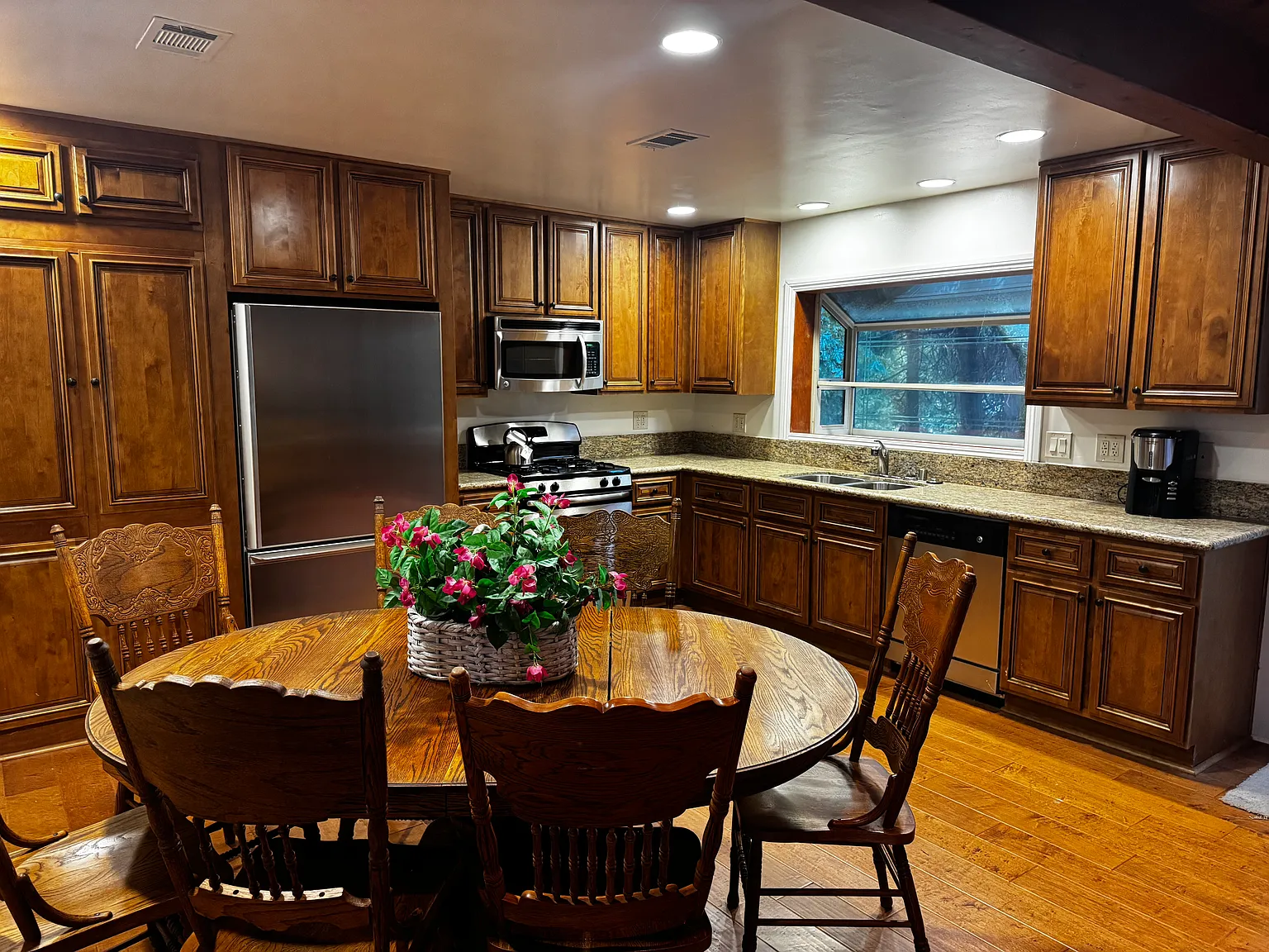 3 bed, 1250 sqft, $2,900 — Photo 4