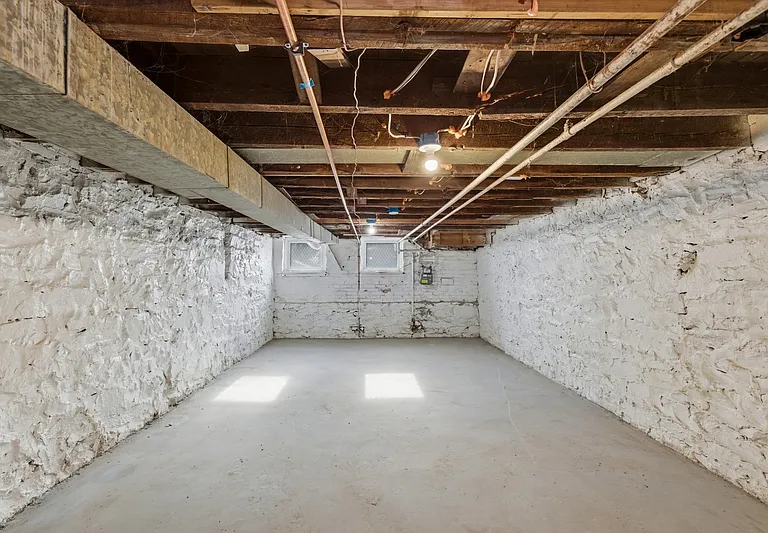 2540 Frederick Ave — Photo 16