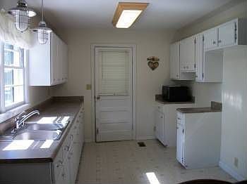 4th image of 1013 Bluebird Ln