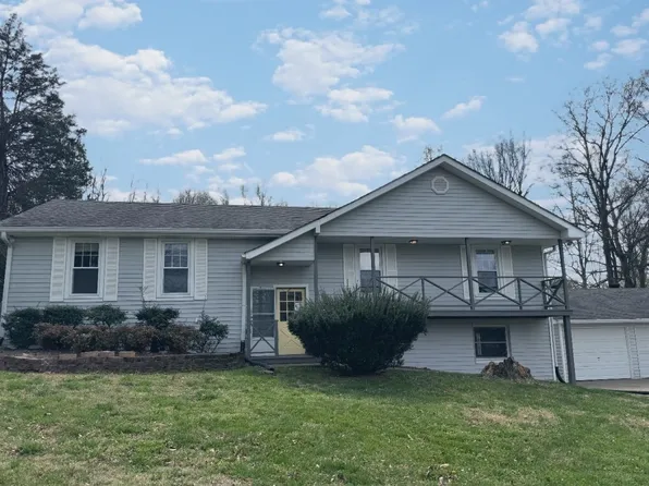 1004 Red Oak Dr, Greenbrier, TN 37073