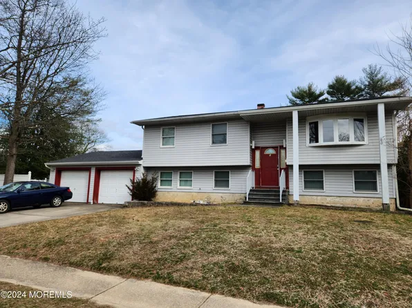 5 Royal Avenue, Lakewood, NJ 08701