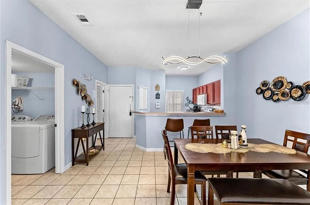 3 bed, 2.5 bath, 1291 sqft, $1,900 — Photo 3