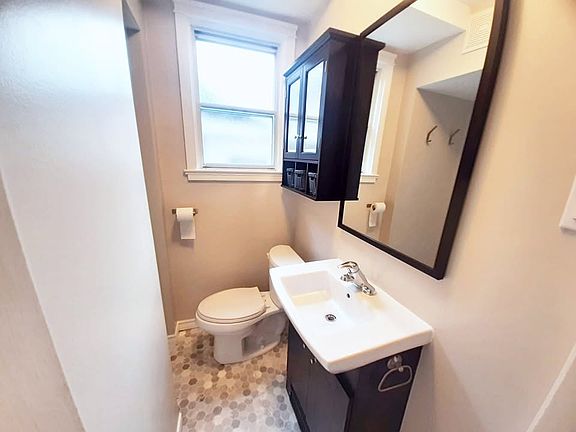 2nd image of 100 Kildonan Dr #2