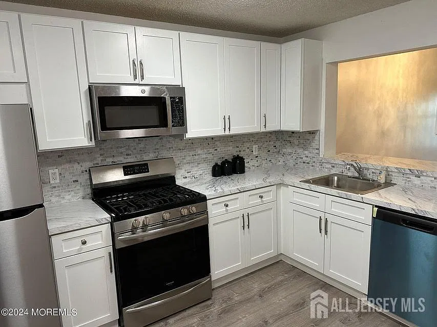 2 bed, 2.5 bath, 1332 sqft, $2,500 — Photo 4