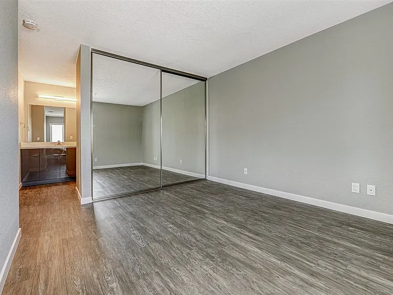 River House Apartments — Photo 18
