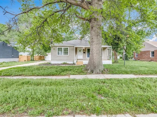 643 S Crestway St, Wichita, KS 67218