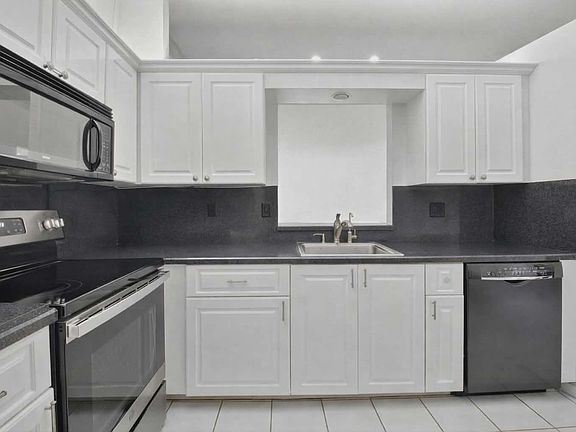 5th image of 8146 Windgate Dr