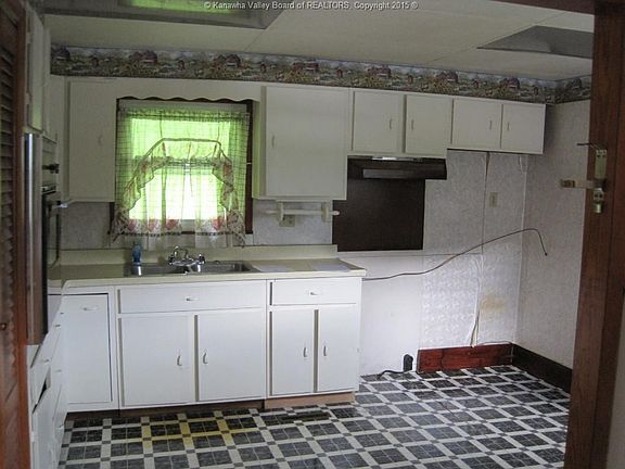 4th image of 6089 Fallsview W
