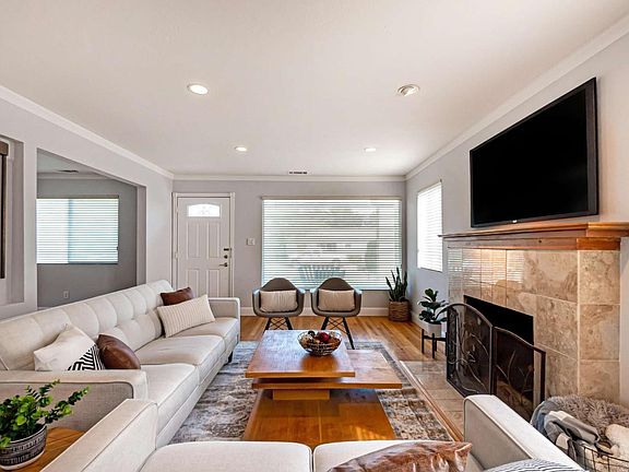5th image of 1067 Erin Way