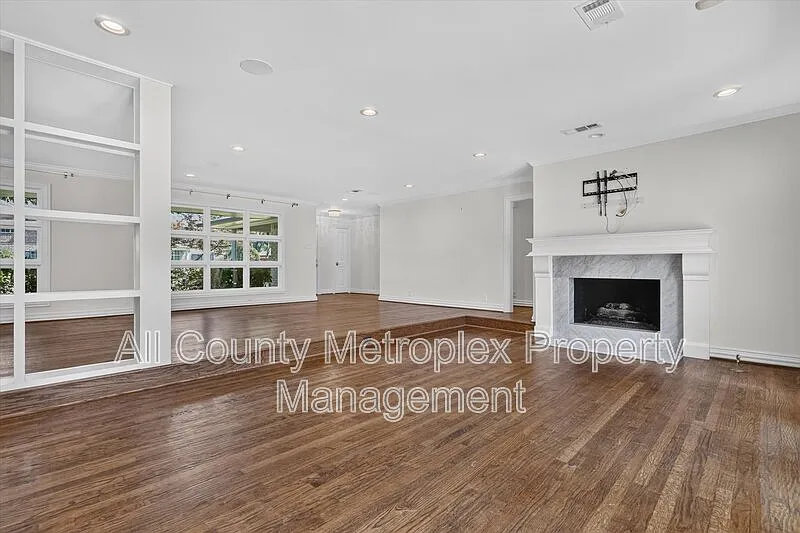 3 bed, 2.5 bath, 2709 sqft, $6,500 — Photo 4