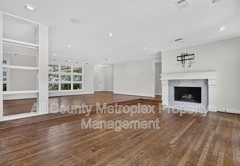5804 Norway Rd — Photo 4