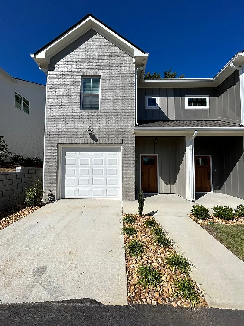 New 3/2.5 Townhouse in Downtown Rome $2,295 — Photo 2