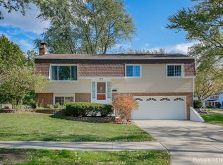 2235 Kingston Dr, Wheaton, IL 60189