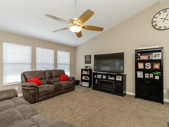 5th image of 1230 Sleepy Hollow Dr