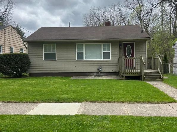 864 Carrier Creek Blvd NE, Grand Rapids, MI 49503