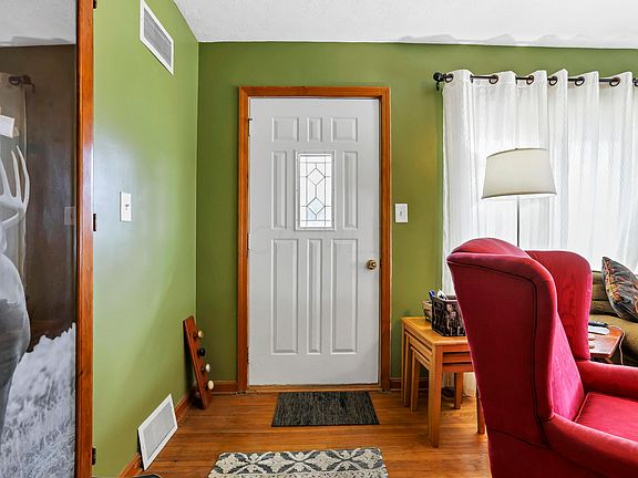 2nd image of 133 N Pershing Dr