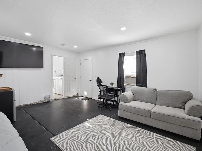 2329 E Concorda Dr — Photo 14