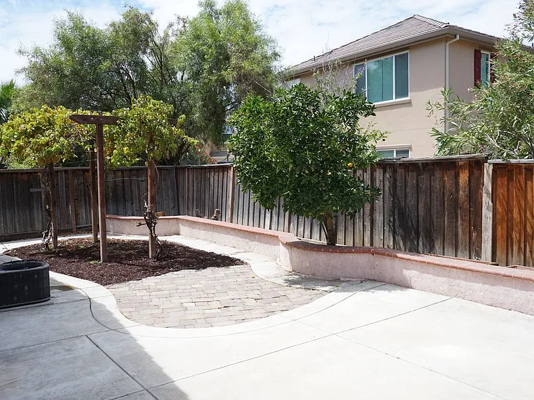 467 E Legacy Dr — Photo 23