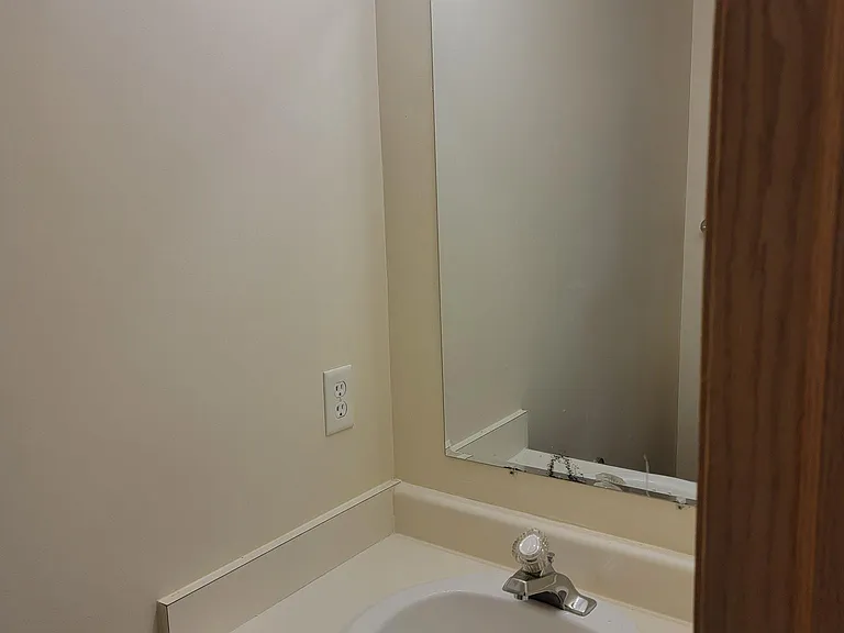 1319 SE Delaware Ave #3 — Photo 7