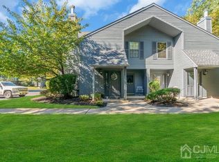 305 Woodhaven Dr, Edison, NJ 08817