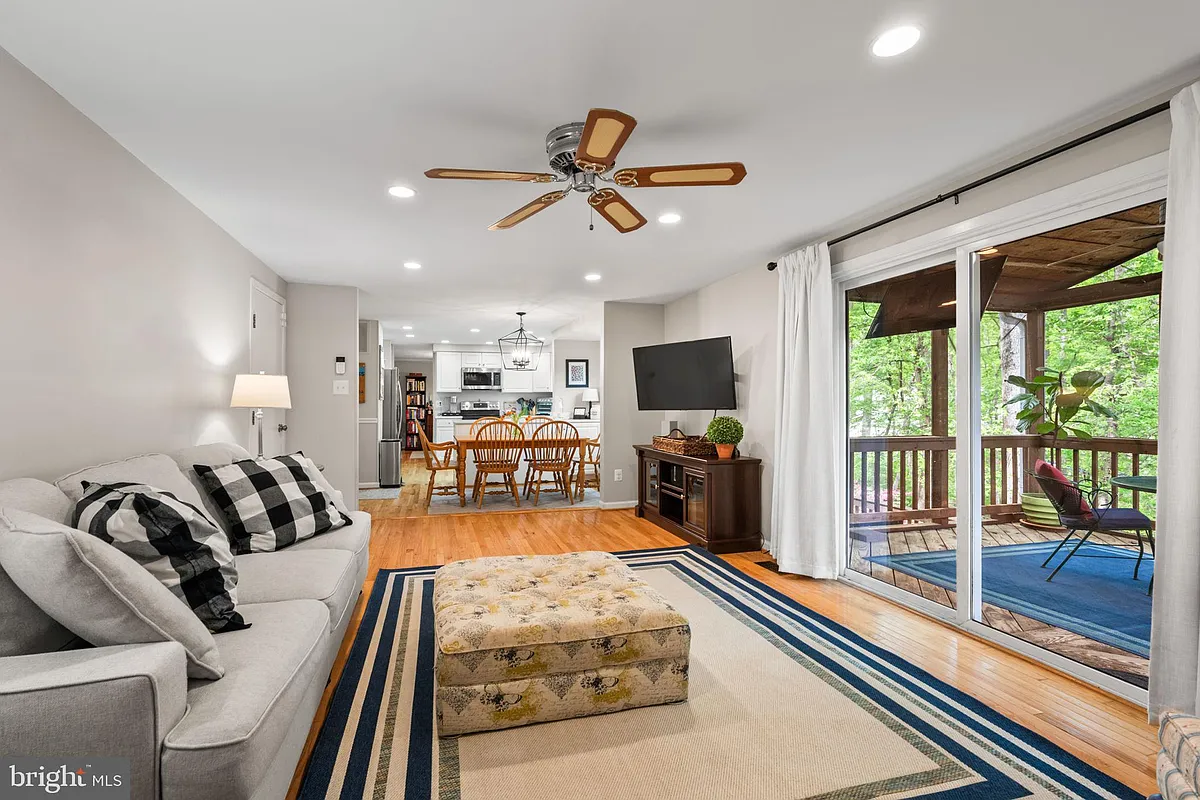 Building Photo - 10906 Carters Oak Way