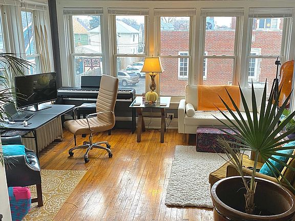 3rd image of 1386 Hall Ave APT 4