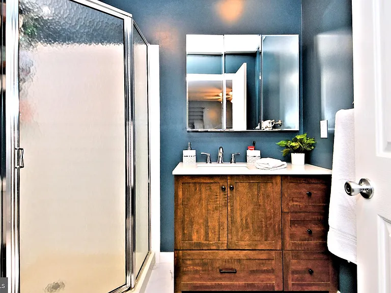 800 Beacon Ct — Photo 34