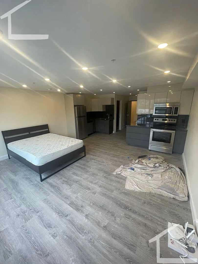 9/1 No Fee! Loft-style Studio on Comm Ave w/AC, elevator! — Photo 3