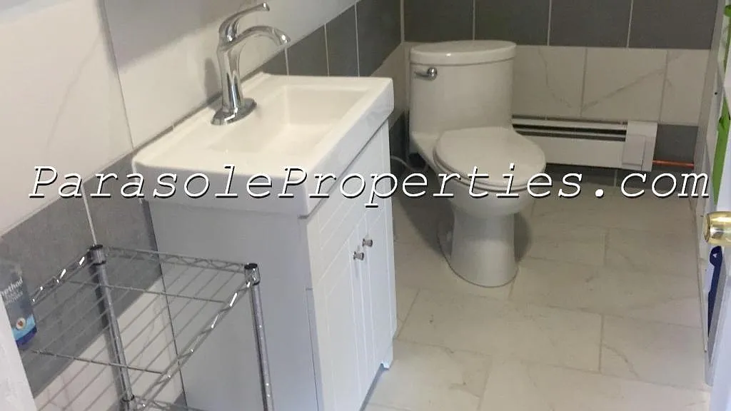 704 Cooney St Apt D — Photo 2