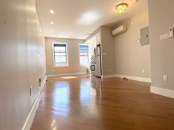 3rd image of 423 E 82nd St APT 3D