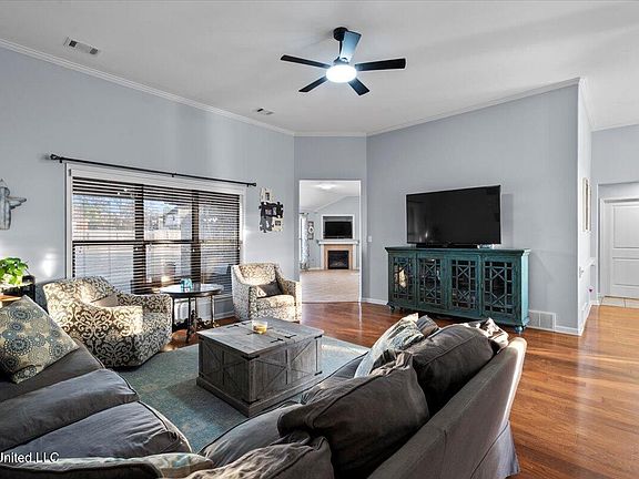 5th image of 6780 Clarmore Dr