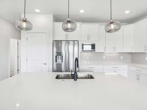 1335 Sapphire Palms Ct, San Leon, TX 77539