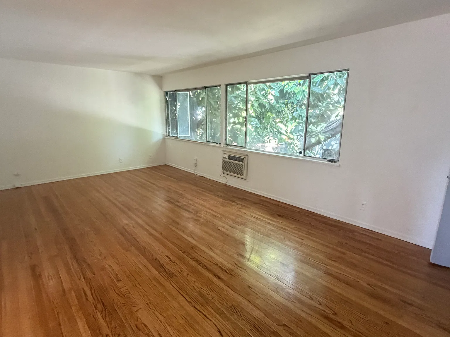 1 bed, 825 sqft, $2,850 — Photo 2
