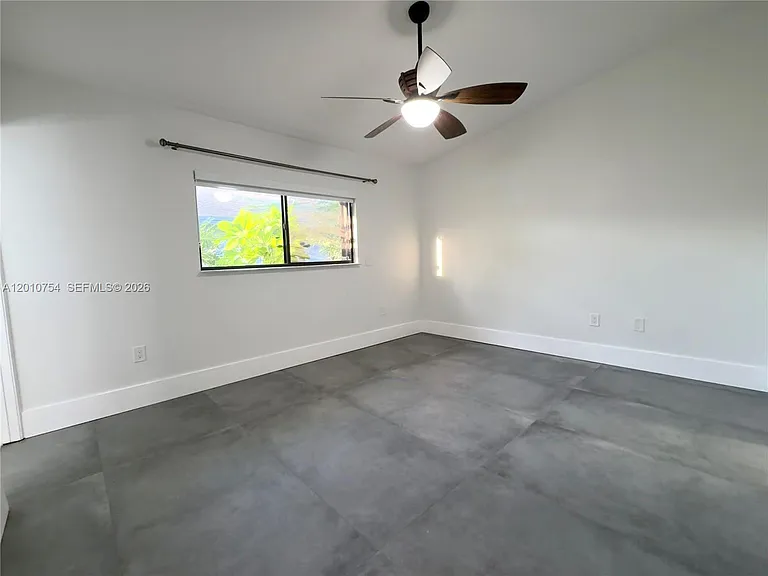 1533 Gabriel St — Photo 16