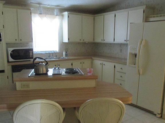 3rd image of 197 Harborhill Dr