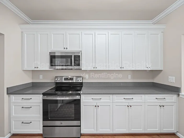 1526 Royal Auburn Ave — Photo 13
